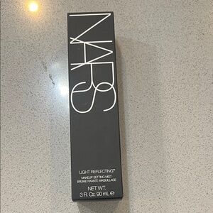 NARS Light Reflecting Makeup Setting Mist in Black
